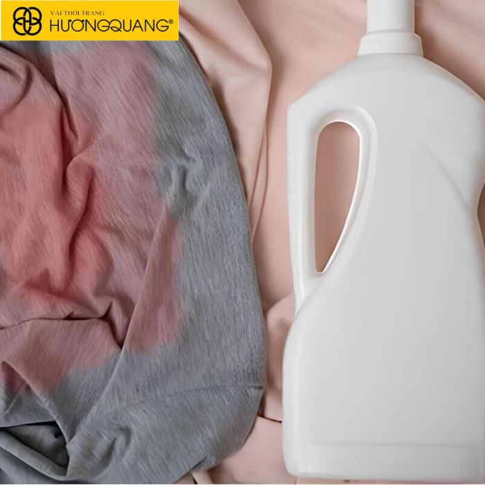 Cách Tẩy Vết Bẩn Trên Vải Lụa Mà Không Làm Hỏng Chất Liệu