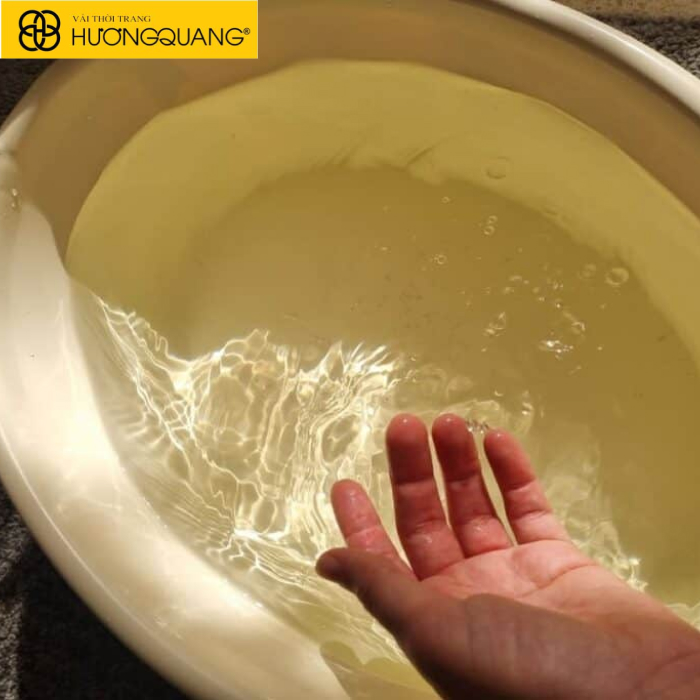 Những lưu ý quan trọng để bảo quản trang phục lụa thun không bị nhăn 