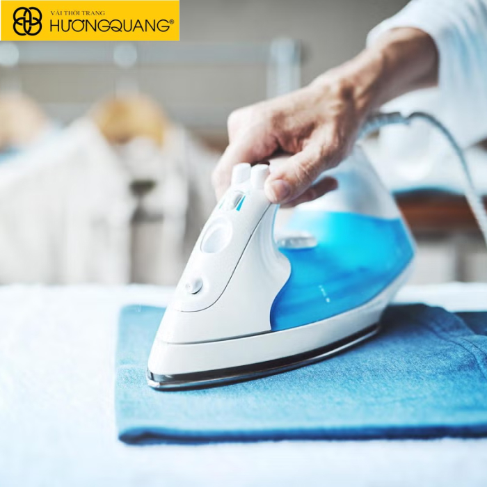 Những lưu ý quan trọng để bảo quản trang phục lụa thun không bị nhăn 