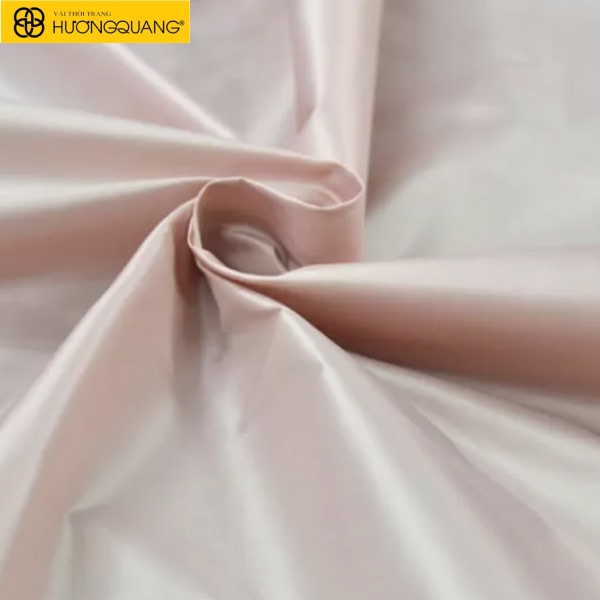 Vải Taffeta Có Nóng Không? Khám Phá Sự Thật Thú Vị Về Độ Giữ Nhiệt Của Vải Taffeta 