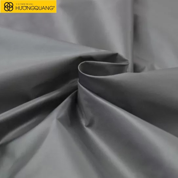 Vải Taffeta Có Nóng Không? Khám Phá Sự Thật Thú Vị Về Độ Giữ Nhiệt Của Vải Taffeta 