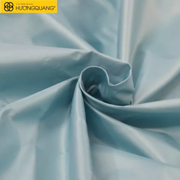Vải Taffeta Có Nóng Không? Khám Phá Sự Thật Thú Vị Về Độ Giữ Nhiệt Của Vải Taffeta 