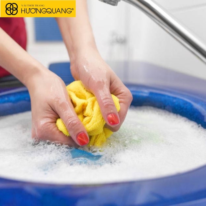 Mẹo Chọn Và Bảo Quản Vải Cotton Thêu Để Trang Phục Luôn Mới