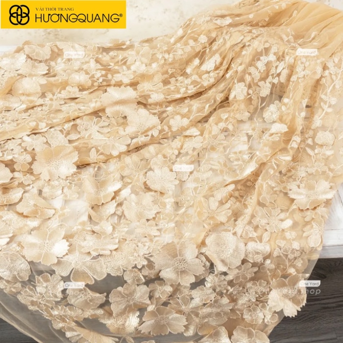 Những Xu Hướng Vải Ren Thêu Đang Làm Mưa Làm Gió Trong Mùa Thời Trang Năm Nay