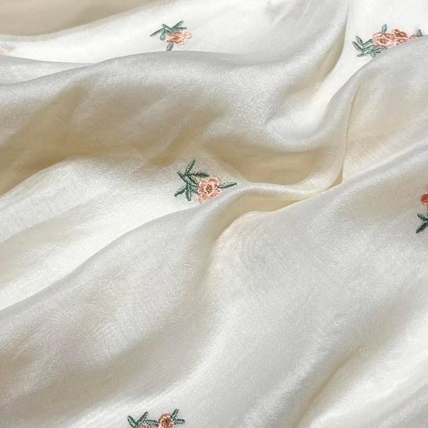Vải tơ thêu cao cấp trong thiết kế trong đời sống