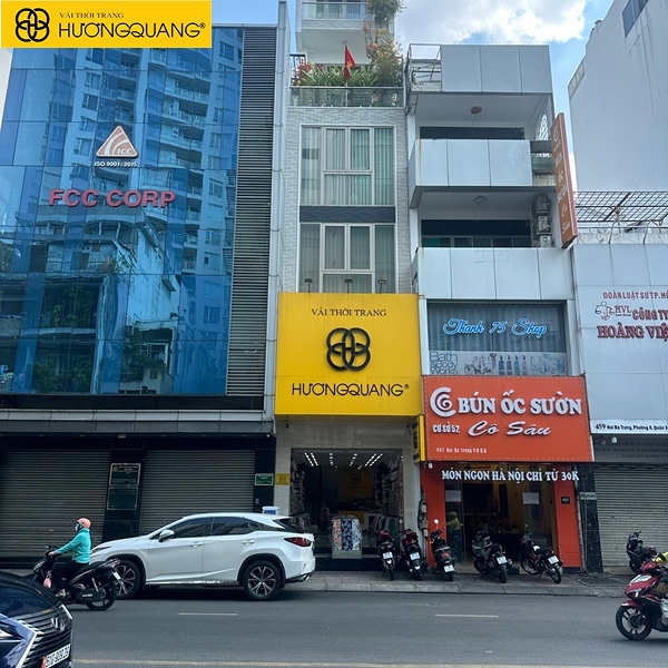 Cửa hàng vải Hương Quang trưng bày đa dạng loại vải thời trang
