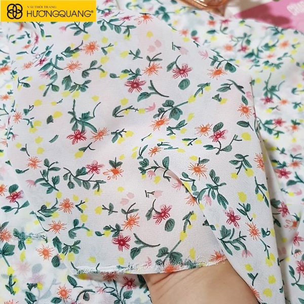 Vải voan hoa nhí vintage mềm mại cho mùa hè 2025