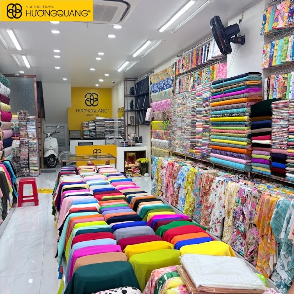 Biểu đồ giá vải tăng giảm trên màn hình laptop