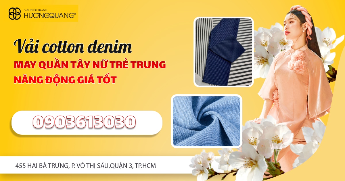 Khách hàng chọn cotton denim để may quần tây nữ tại cửa hàng