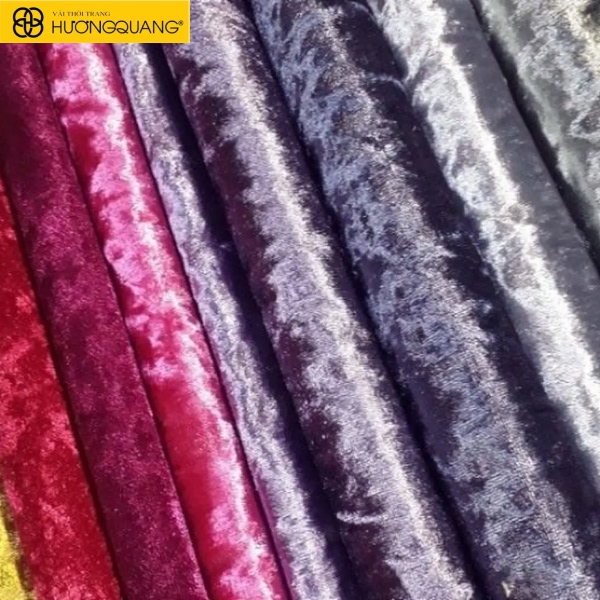 Mẫu vải nhung lụa mềm mịn và óng ánh dưới ánh sáng