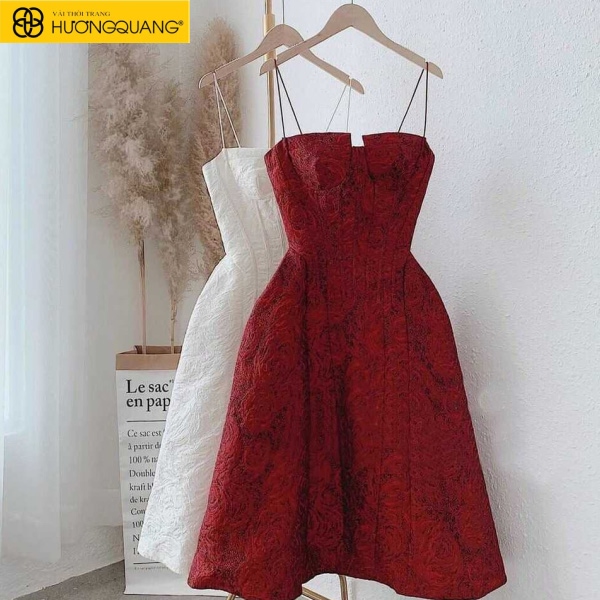 Vải đỏ đô may đồ Tết dẫn đầu xu hướng