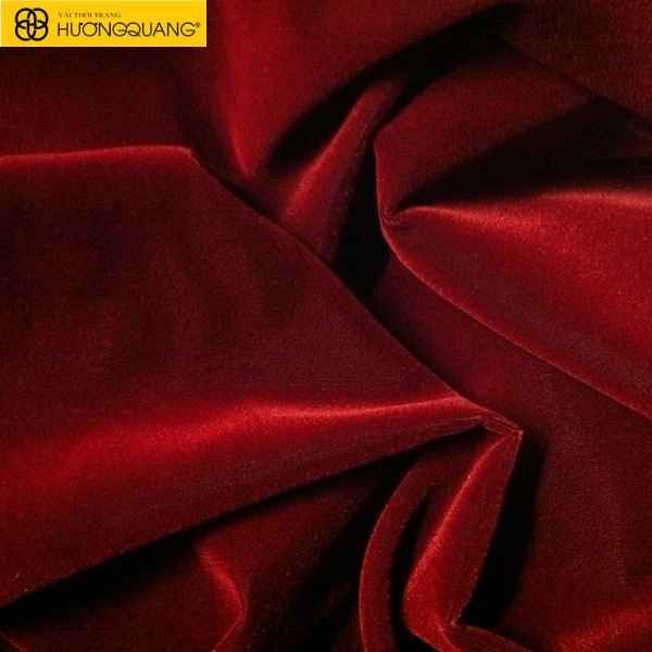 Trang phục Tết đỏ đô phối màu hài hòa