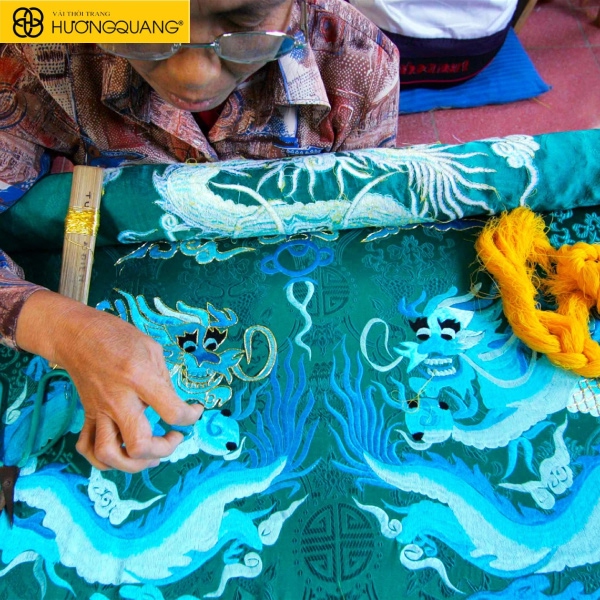 Vải họa tiết rồng phượng phong thủy ngày Tết