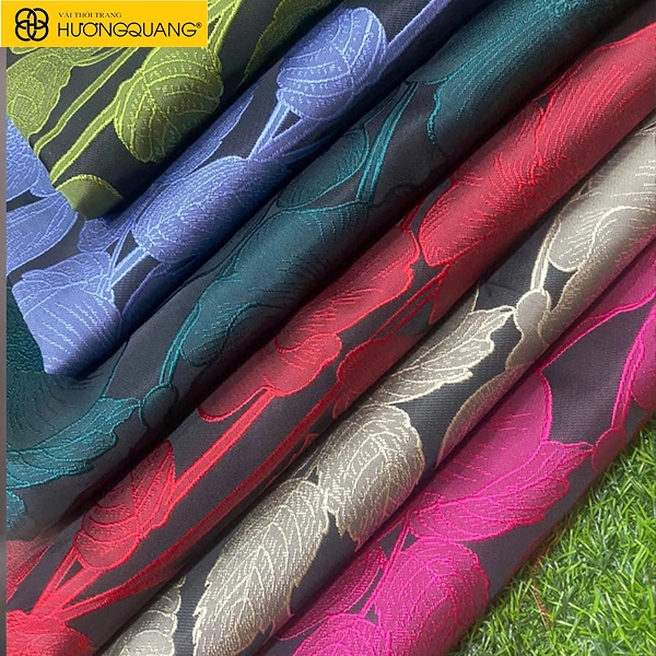 Váy dạ hội may từ vải tafta đứng form