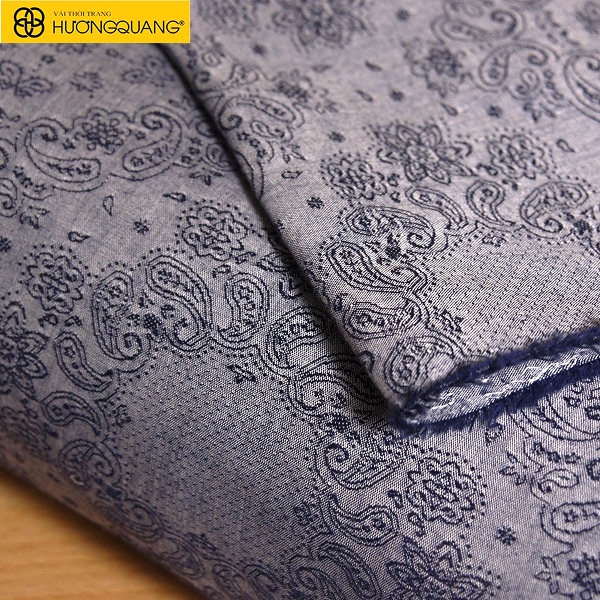 Máy dệt Jacquard công nghiệp trong xưởng sản xuất