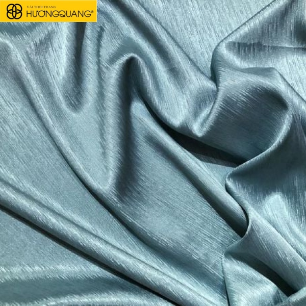 Lựa chọn màu vải lụa vân mây phù hợp dáng người