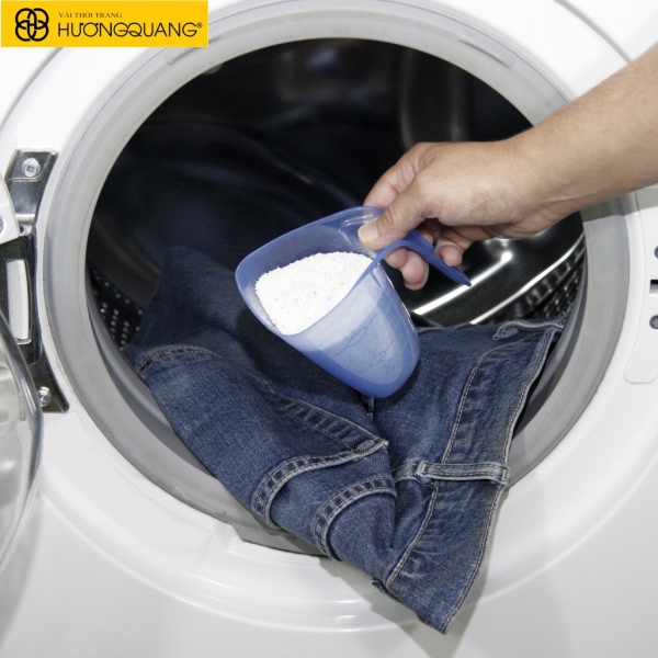 Giặt quần vải jean bằng nước lạnh