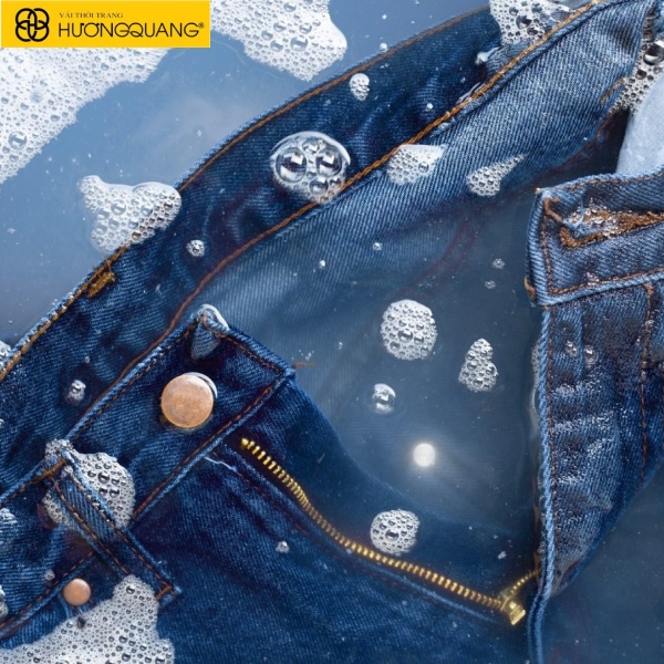 Phơi quần jean nơi thoáng mát tránh nắng gắt