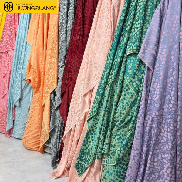 vải lụa gấm may áo bà ba sang trọng