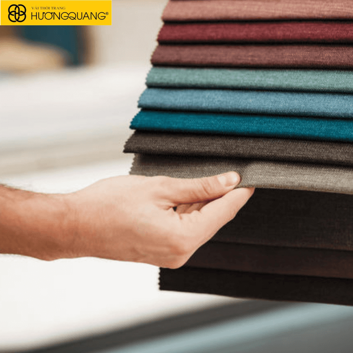 Nhiều loại vải với màu sắc đa dạng tại cửa hàng