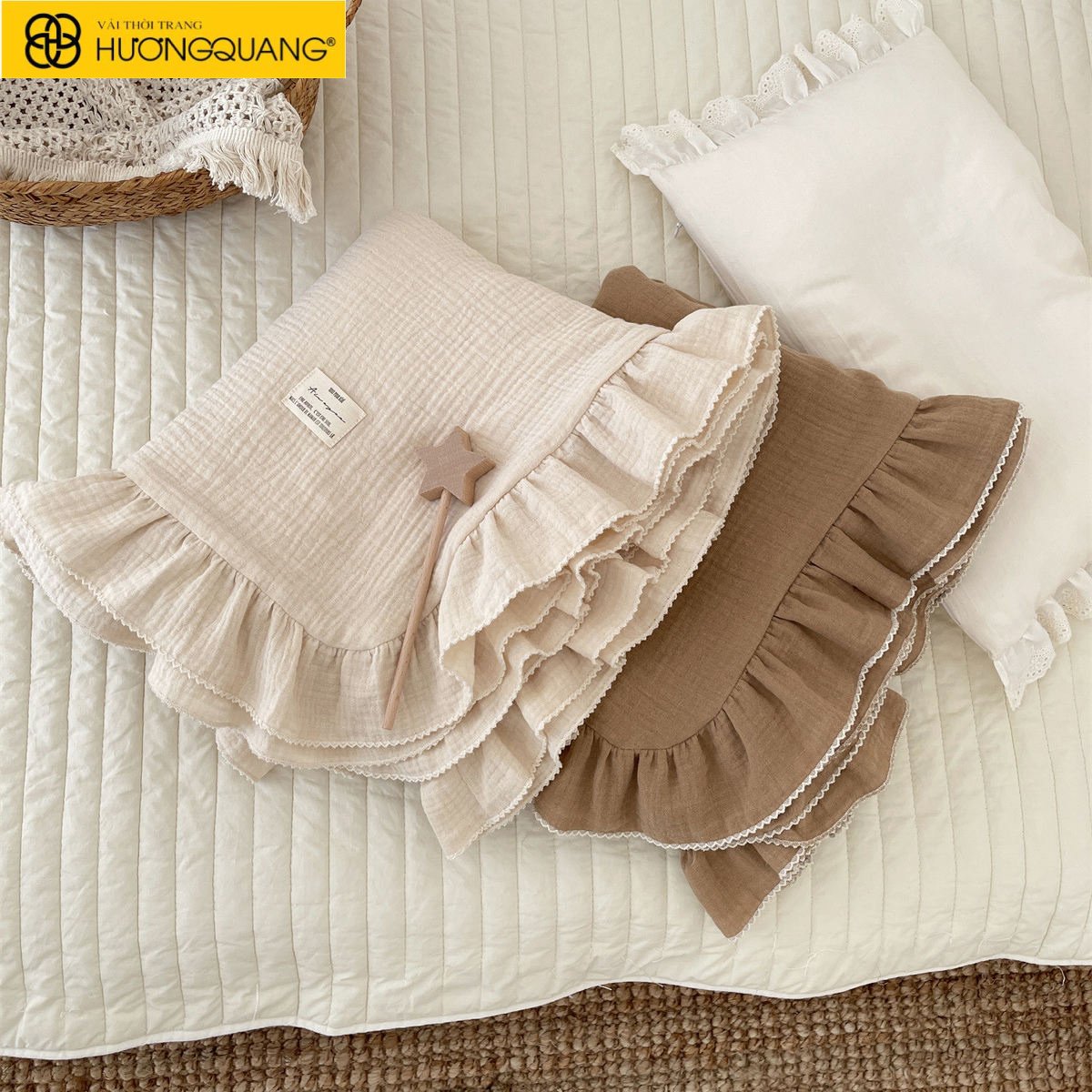 Kiểm tra độ mềm mại của vải trước khi may